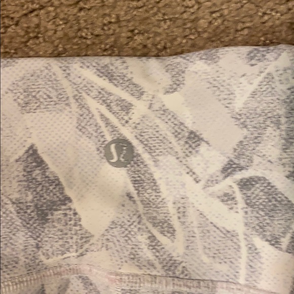 Lululemon size 6 leggings - Picture 3 of 3